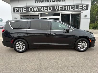 Used 2023 Chrysler Pacifica Touring-L