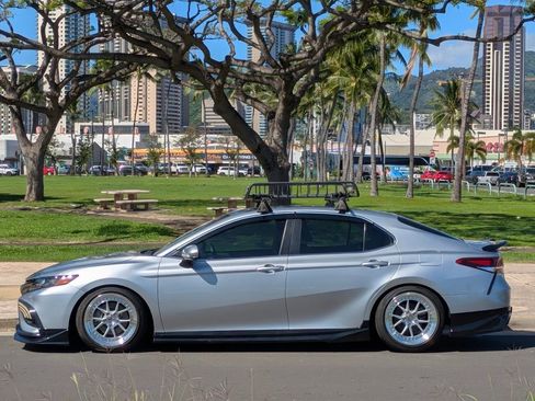 Used 2021 Toyota Camry SE FWD image 2