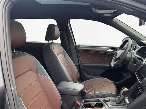 Used 2022 Volkswagen Tiguan SEL R-Line image 32