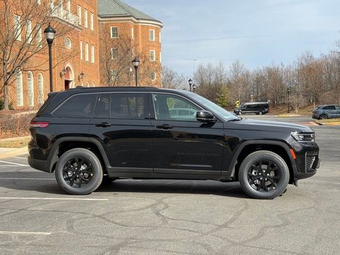 New 2026 Jeep Grand Cherokee Laredo image 5