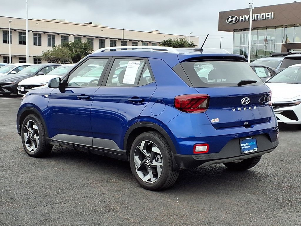 Used 2025 Hyundai Venue Limited FWD image 3