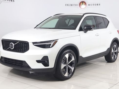 Used 2026 Volvo XC40 B5 Plus AWD/4WD image 5