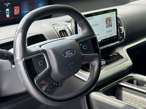 Used 2025 Ford Expedition Max Platinum AWD/4WD image 20
