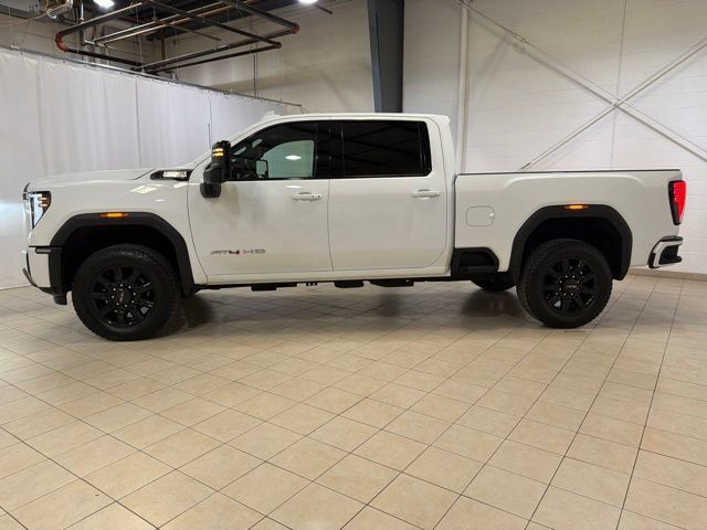 Used 2025 GMC Sierra 2500 AT4 AWD/4WD image 3