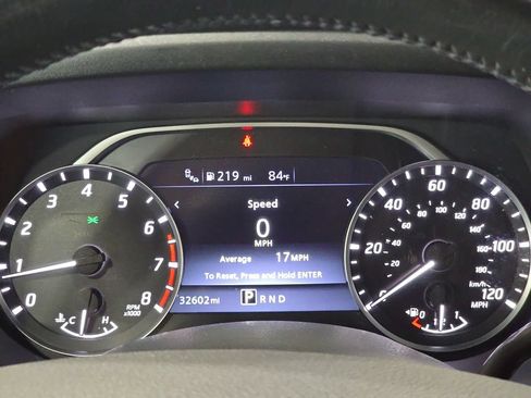 Used 2024 Nissan Titan SV w/ SV Convenience Package RWD image 12
