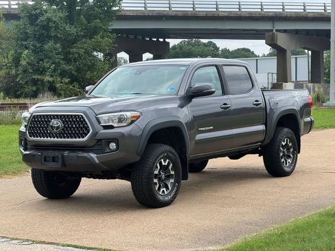 Used 2019 Toyota Tacoma TRD Off-Road w/ TRD Premium Off Road Package AWD/4WD image 1