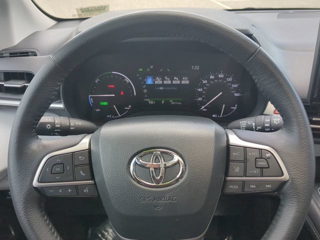 Certified 2025 Toyota Sienna XLE FWD image 34