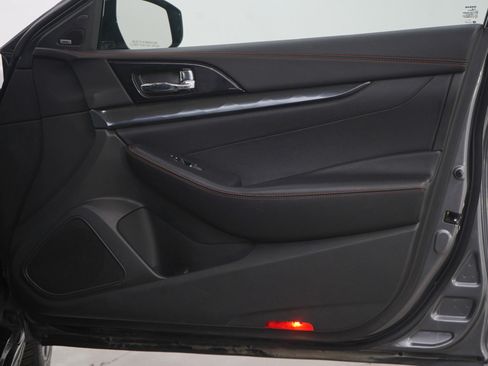 Used 2021 Nissan Maxima SR w/ Sport Mat Group image 9