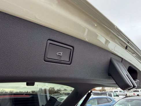 New 2026 Volkswagen Tiguan SE R-Line image 27