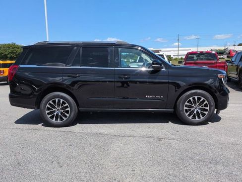 Used 2025 Ford Expedition Platinum AWD/4WD image 3