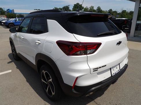 Used 2022 Chevrolet TrailBlazer RS w/ Sun and Liftgate Package AWD/4WD image 3