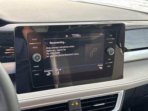 New 2025 Volkswagen Taos SE image 20