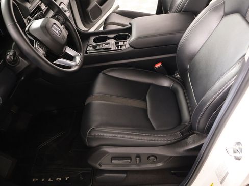 Used 2025 Honda Pilot EX-L image 11