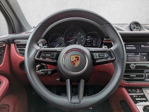 Used 2025 Porsche Macan image 15
