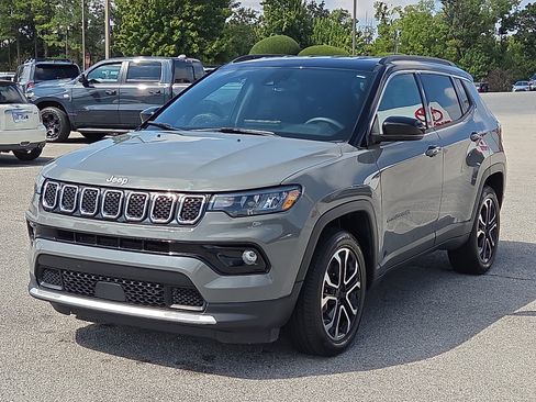 Used 2024 Jeep Compass Limited AWD/4WD image 2