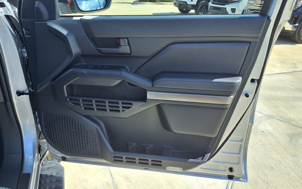 Used 2025 Toyota 4Runner SR5 AWD/4WD image 16