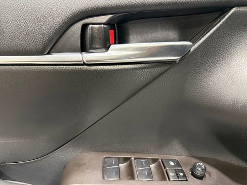Used 2024 Toyota Camry SE image 21