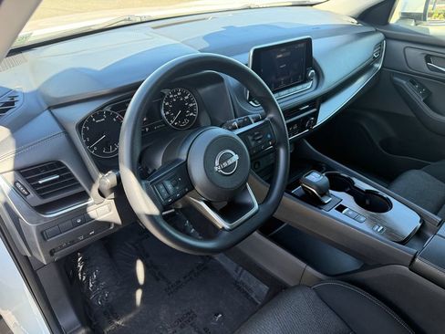Used 2024 Nissan Rogue SV FWD image 11