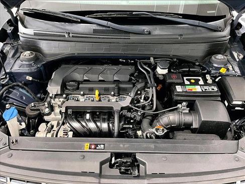 Used 2020 Hyundai Venue FWD image 11