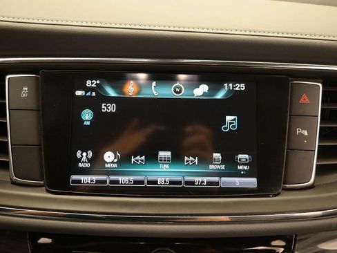 Used 2018 Buick Enclave Essence FWD image 21