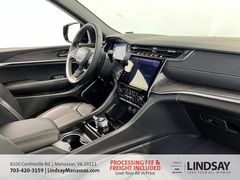 New 2025 Jeep Grand Cherokee L Limited w/ Luxury Tech Group II AWD/4WD image 13