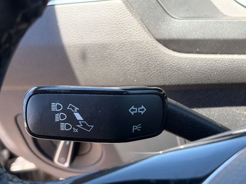 Used 2019 Volkswagen Tiguan SE FWD image 12
