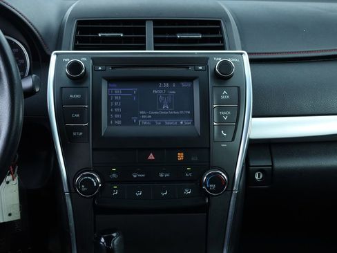 Used 2017 Toyota Camry SE image 6