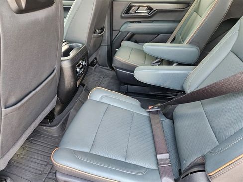 Used 2025 GMC Yukon AT4 w/ AT4 Premium Plus Package AWD/4WD image 31