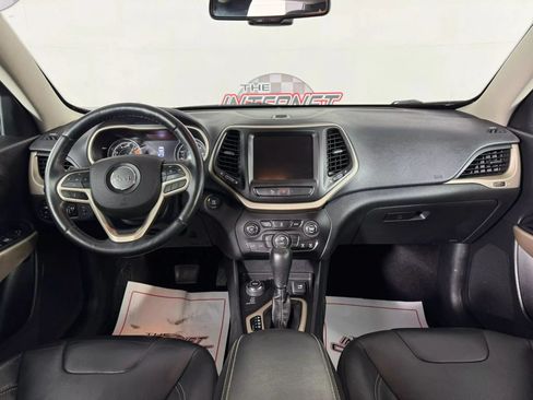 Used 2018 Jeep Cherokee Limited AWD/4WD image 11