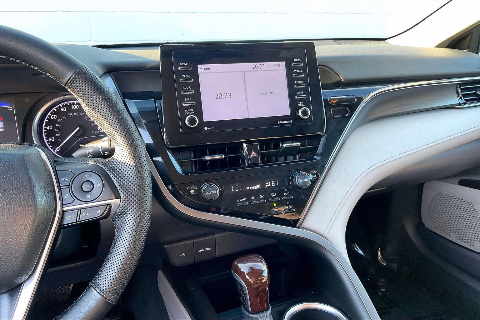 Used 2022 Toyota Camry LE FWD image 7
