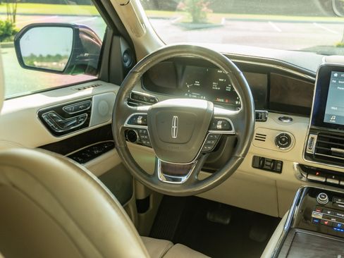 Used 2018 Lincoln Navigator Reserve AWD/4WD image 24