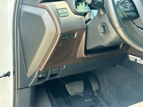 Used 2023 Lexus LX 600 4WD w/ Luxury Package image 17