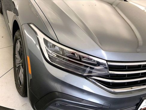 Used 2022 Volkswagen Tiguan SE w/ Panoramic Sunroof Package image 28