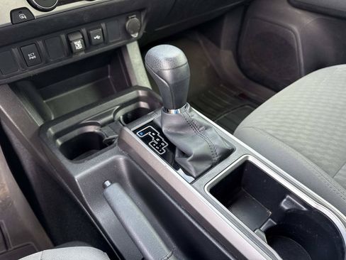 Used 2022 Toyota Tacoma SR5 RWD image 26