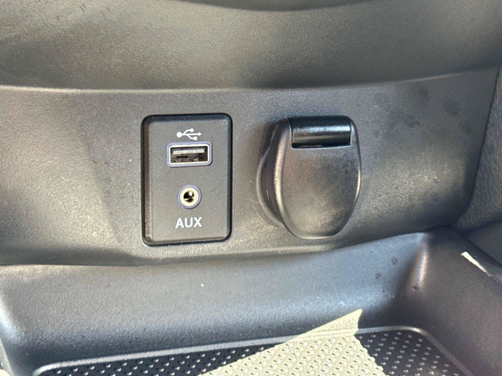Used 2017 Nissan Rogue SV FWD image 25
