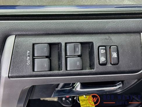 Used 2018 Toyota 4Runner SR5 AWD/4WD image 21