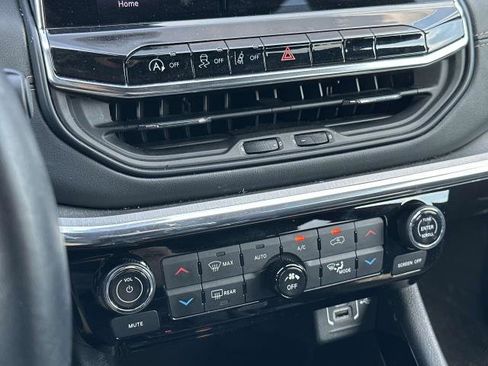 Used 2022 Jeep Compass Limited image 22