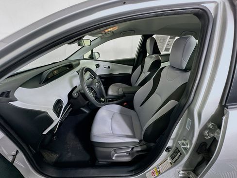 Used 2022 Toyota Prius LE image 13