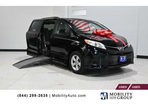 Used 2018 Toyota Sienna LE FWD image 1