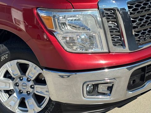 Used 2017 Nissan Titan SV image 8
