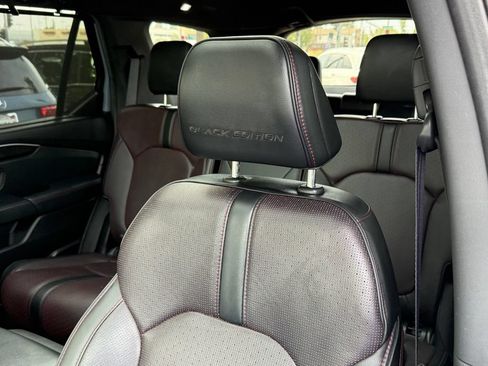 Used 2025 Honda Pilot Black Edition image 3