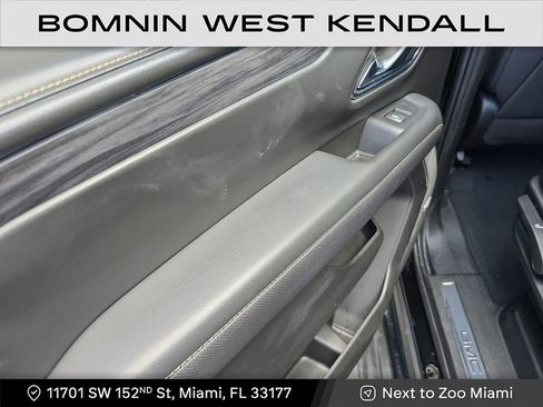 Used 2023 GMC Yukon XL SLT image 8