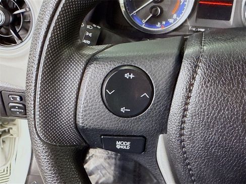 Used 2019 Toyota Corolla LE image 19