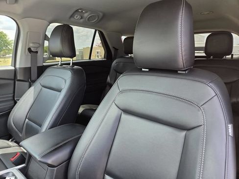 Used 2024 Ford Explorer XLT w/ Equipment Group 202A RWD image 28