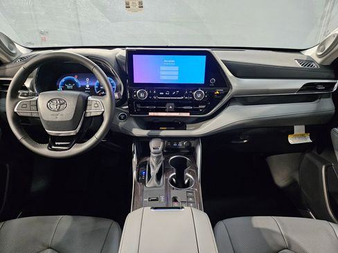 New 2026 Toyota Highlander Platinum AWD/4WD image 9