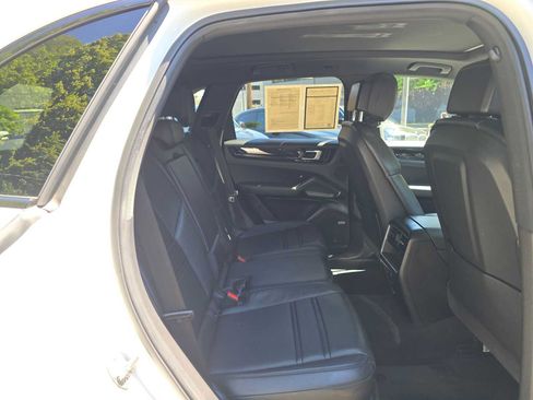 Used 2021 Porsche Cayenne AWD/4WD image 12