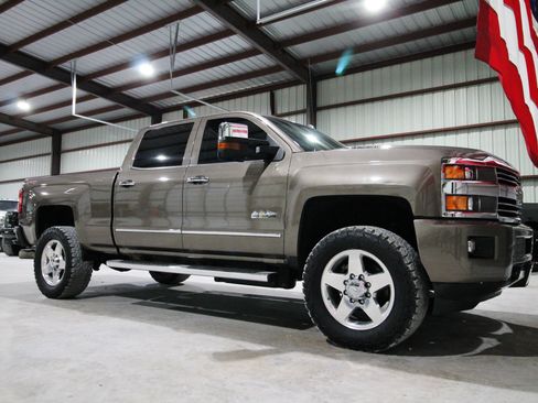 Used 2015 Chevrolet Silverado 2500 High Country AWD/4WD image 17