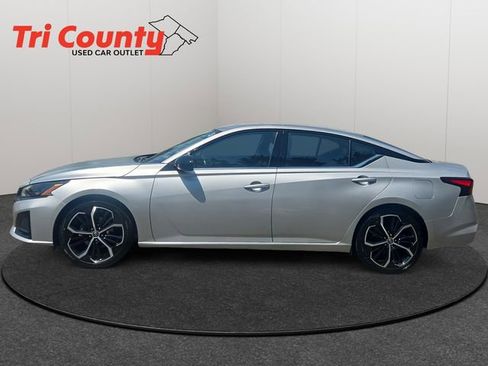 Used 2023 Nissan Altima 2.5 SR FWD image 5