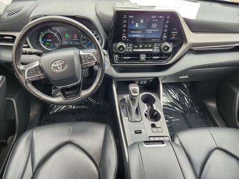 Used 2020 Toyota Highlander XLE image 16