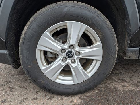 Used 2021 Toyota RAV4 LE AWD/4WD image 9